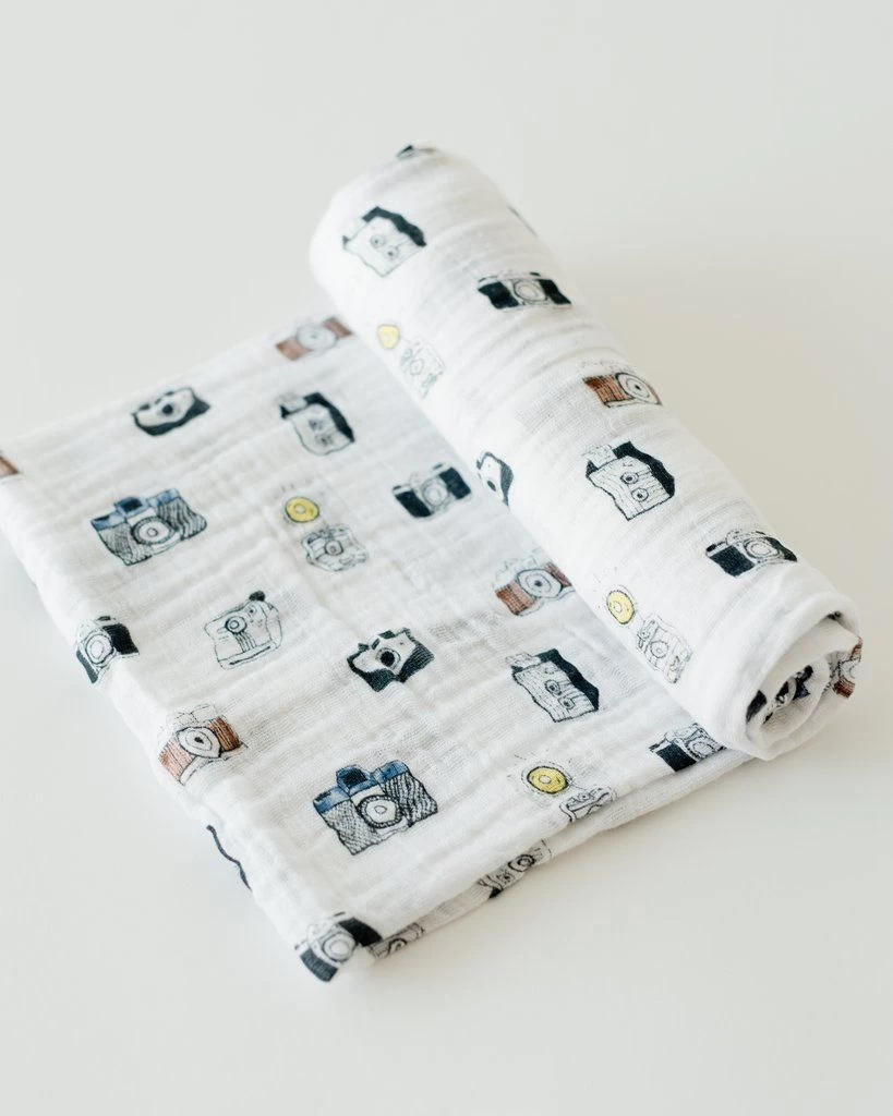Little Unicorn Cotton Muslin Swaddle Single Camera 1 Little Unicorn Cotton Muslin Swaddle Single Camera