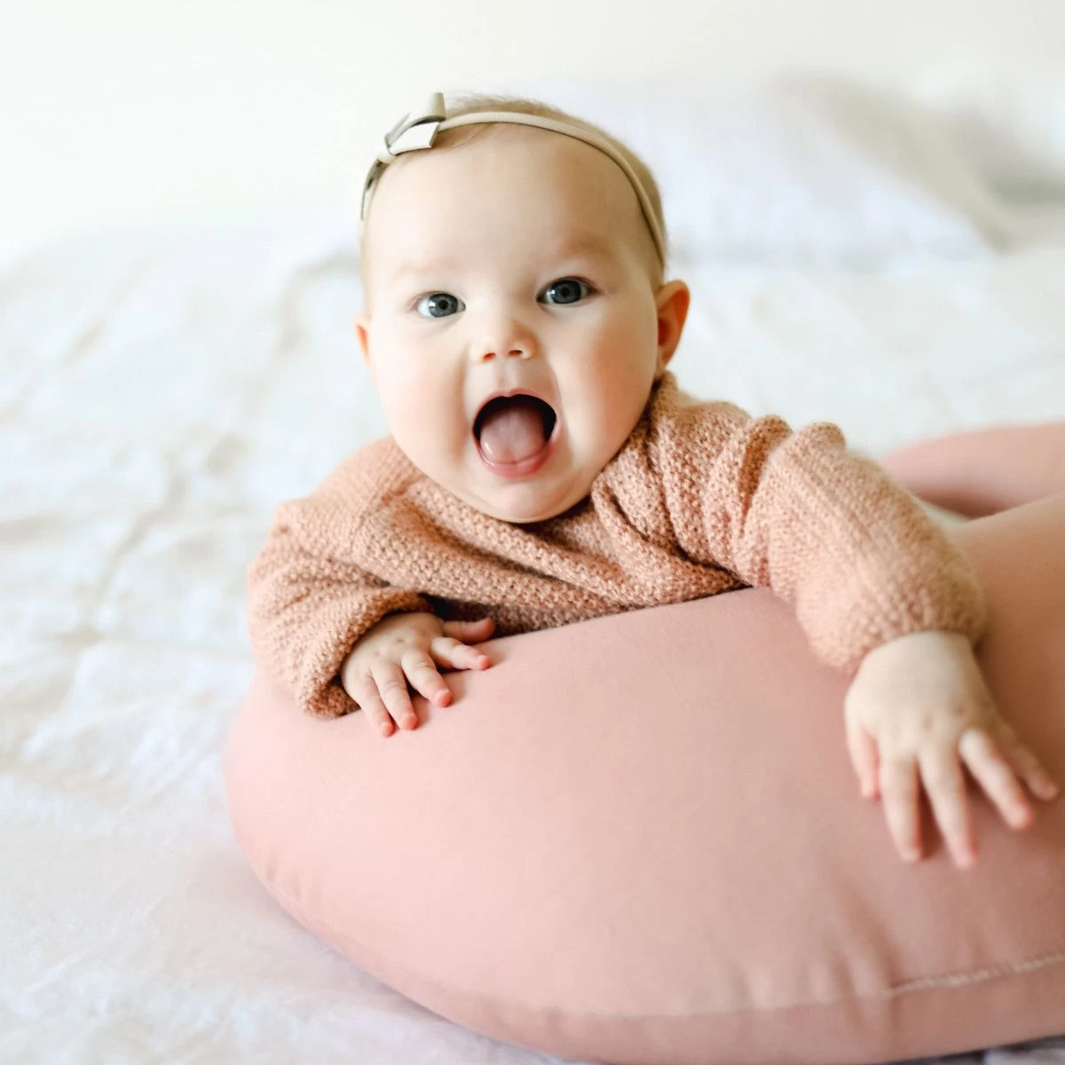 Snuggle Me Organic Feeding + Support Pillow - Gumdrop 3 Snuggle Me Organic Feeding + Support Pillow - Gumdrop - Image 3