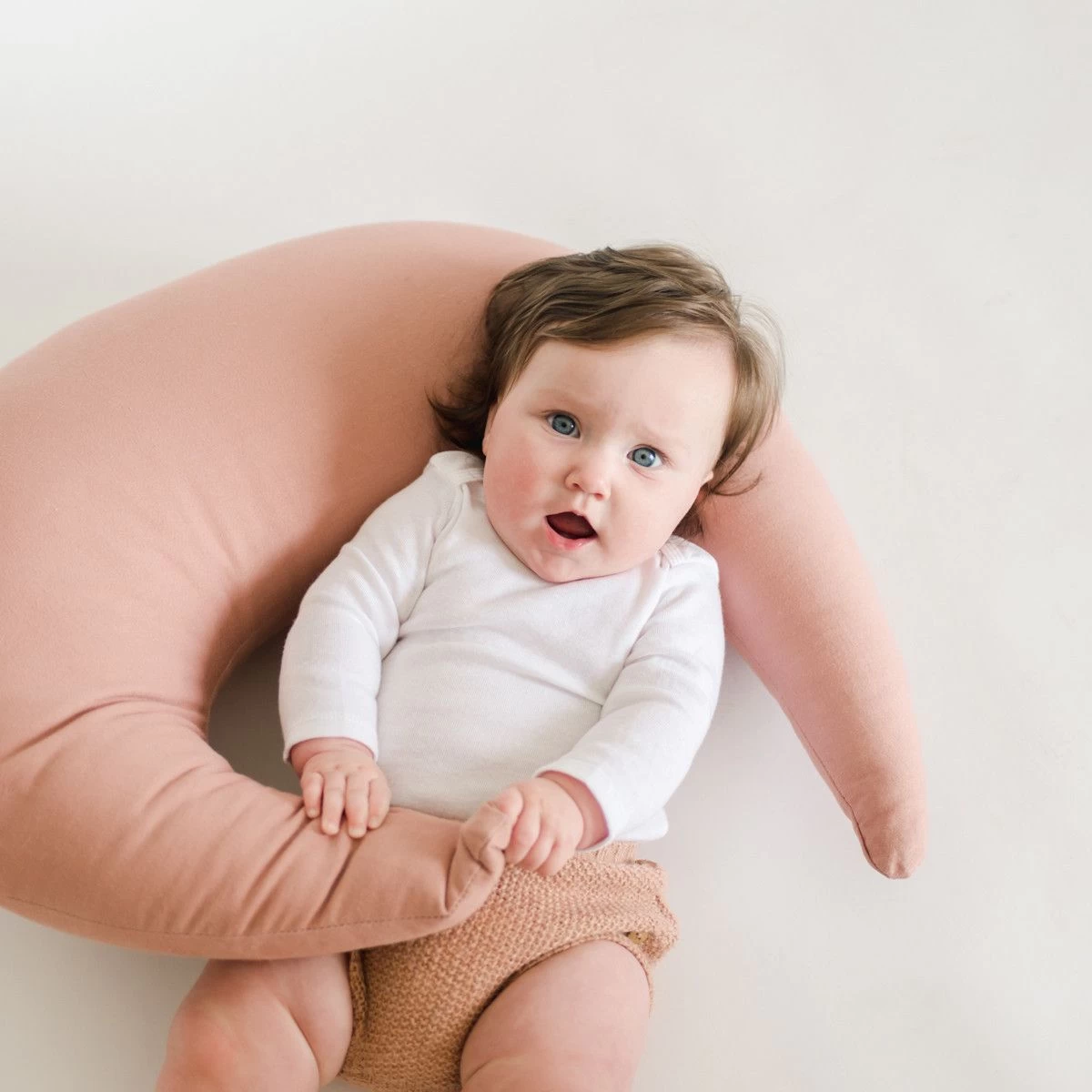 Snuggle Me Organic Feeding + Support Pillow - Gumdrop 2 Snuggle Me Organic Feeding + Support Pillow - Gumdrop - Image 2