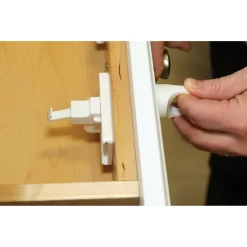 Qdos Adhesive Magnet Lock - White (4 Pack) 6 Qdos Adhesive Magnet Lock - White (4 Pack) -Bedding Baby Store qdos adhesive magnet lock white 4 pack 3