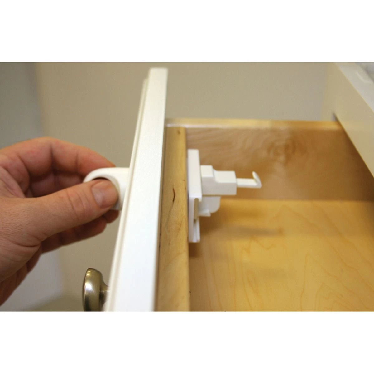 Qdos Adhesive Magnet Lock - White (4 Pack) 4 Qdos Adhesive Magnet Lock - White (4 Pack) - Image 4