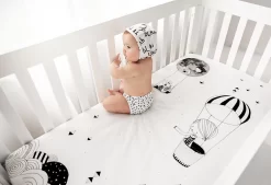 Rookie Humans Organic Crib Sheet - Frieda & The Balloon -Bedding Baby Store swantje001 lifestyle2 2000x2000