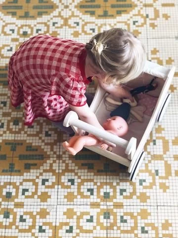 Tender Leaf Toys Sweetiepie Dolly Pram 4 Tender Leaf Toys Sweetiepie Dolly Pram - Image 4