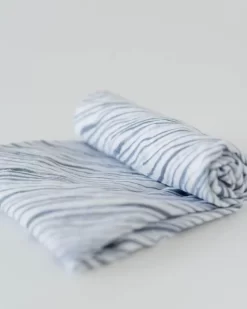 Little Unicorn Cotton Muslin Swaddle Single Ripple -Bedding Baby Store ub0172 little unicorn cotton muslin swaddle single ripple lu2 1024x1024