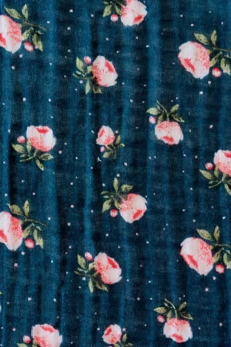 Little Unicorn Cotton Muslin Swaddle Single Midnight Rose 5 Little Unicorn Cotton Muslin Swaddle Single Midnight Rose - Image 5