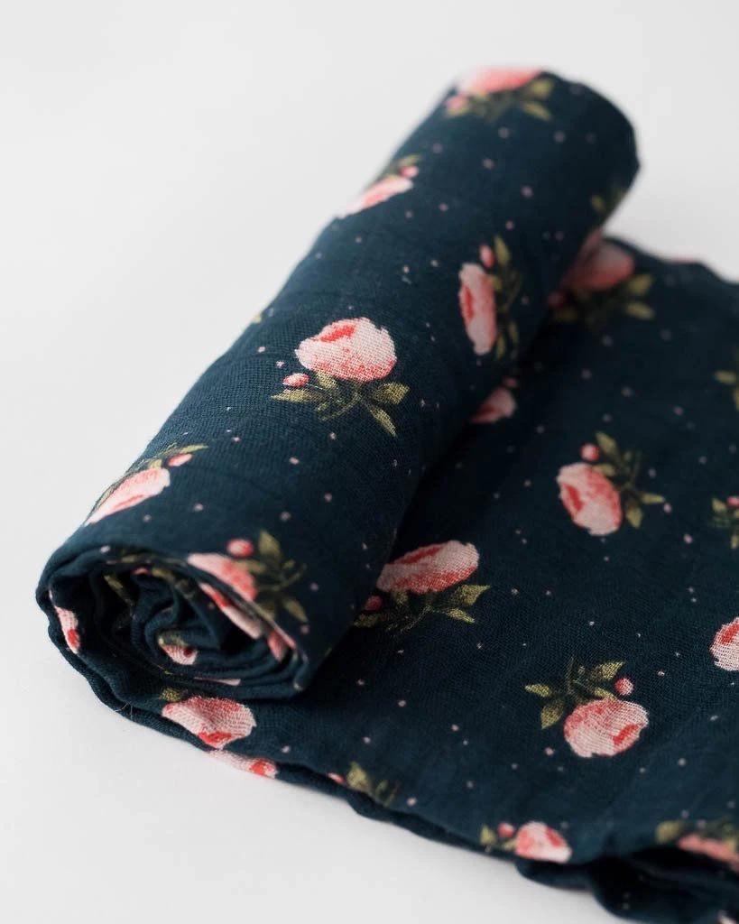 Little Unicorn Cotton Muslin Swaddle Single Midnight Rose 4 Little Unicorn Cotton Muslin Swaddle Single Midnight Rose - Image 4